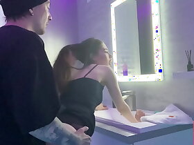 Gerageyn - 在公共厕所和陌生人做爱，并用大屌射精