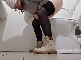 美女在商店和公共厕所里放屁脱衣舞，超级性感超级合集