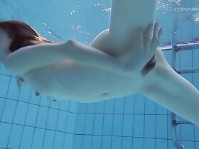 安娜·奈特雷贝科超级火辣的水下毛茸茸宝贝