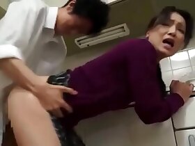 日本男寻找年轻男士