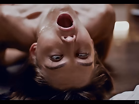 寄生小鸡爆发粘液和高潮