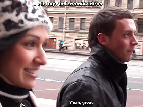 在公共厕所进行群交并射精